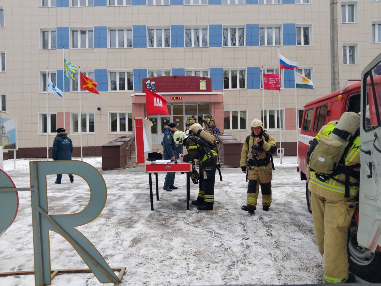 В КОГОАУ «Кировский кадетский корпус» прошли пожарно-тактические учения.