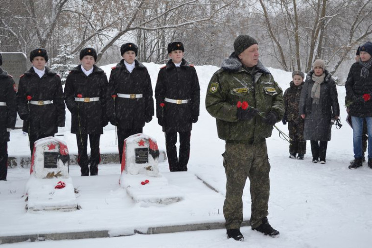 Митинг, посвященный памяти ленинградцев.